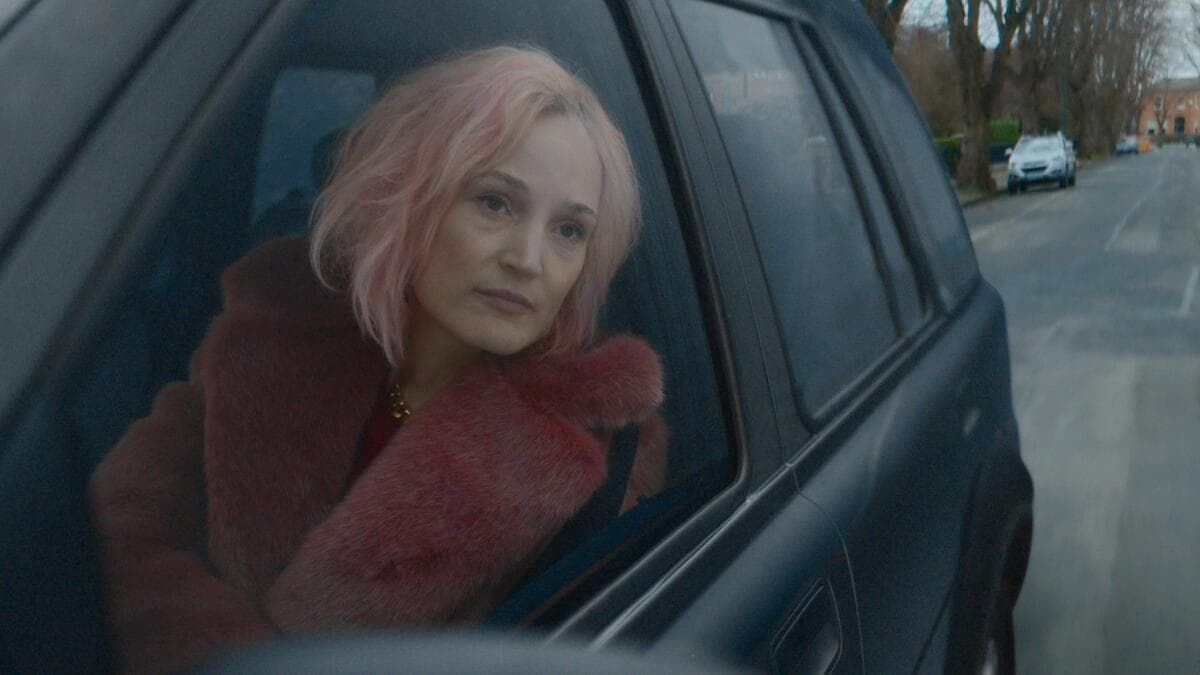 Jarmusch's 'Father Mother Sister Brother' Delivers Raw Truth